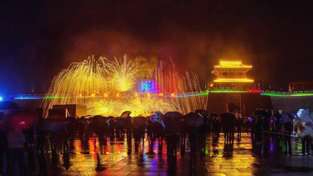 阳城东门广场打铁花最新时间表!_群众_朋友_来源
