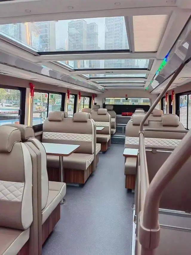贵阳豪华版双层公交上线!公主请上车!_中心_松山_南路