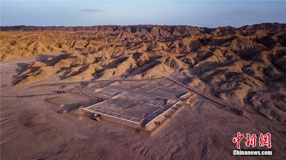 悬泉遗址位于甘肃安敦公路甜水井道班南侧1.