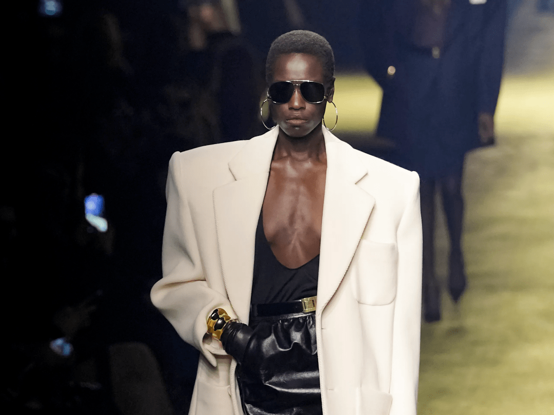 例如,麝猫香(civet)是从麝猫的肛门腺中提取的,龙涎香(ambergris)是