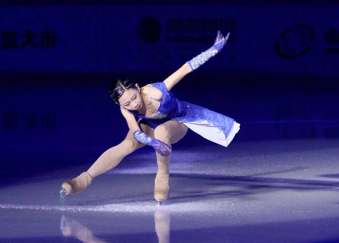 内蒙古喜迎"十四冬"冰雪惠民主题活动在呼和浩特举行_运动_展演_全国