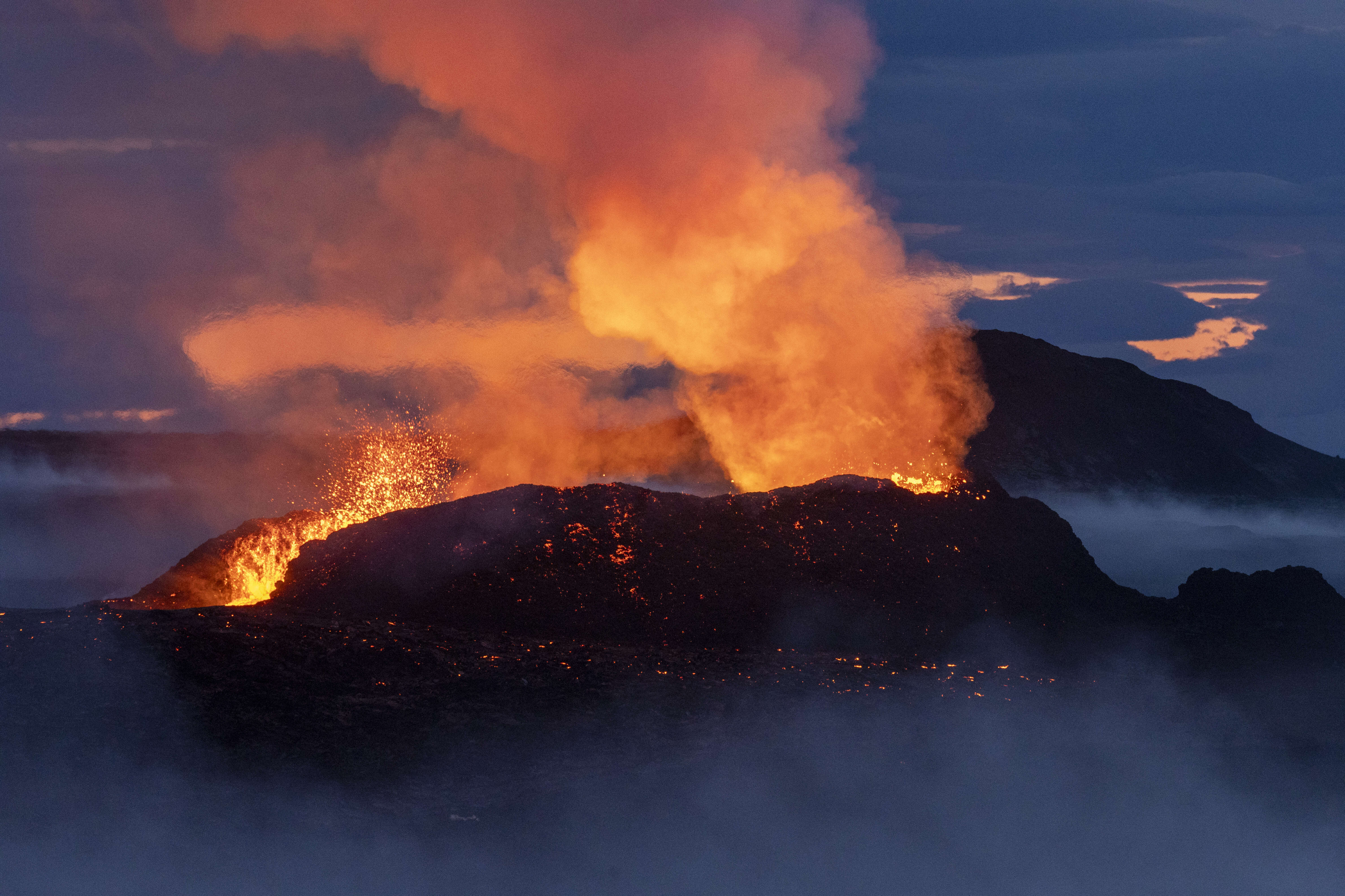 4万次地震,冰岛面临紧急火山喷发风险