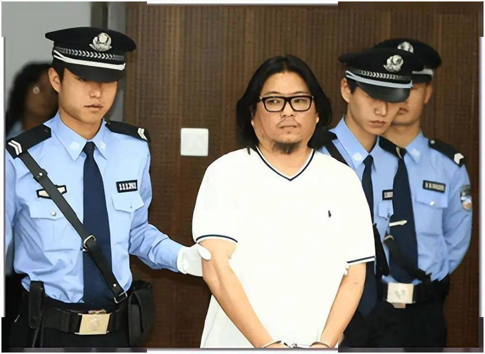 6位明星的狱中生活:被强行扒光衣服,洗澡上厕所没有隐私_刘晓庆_时间