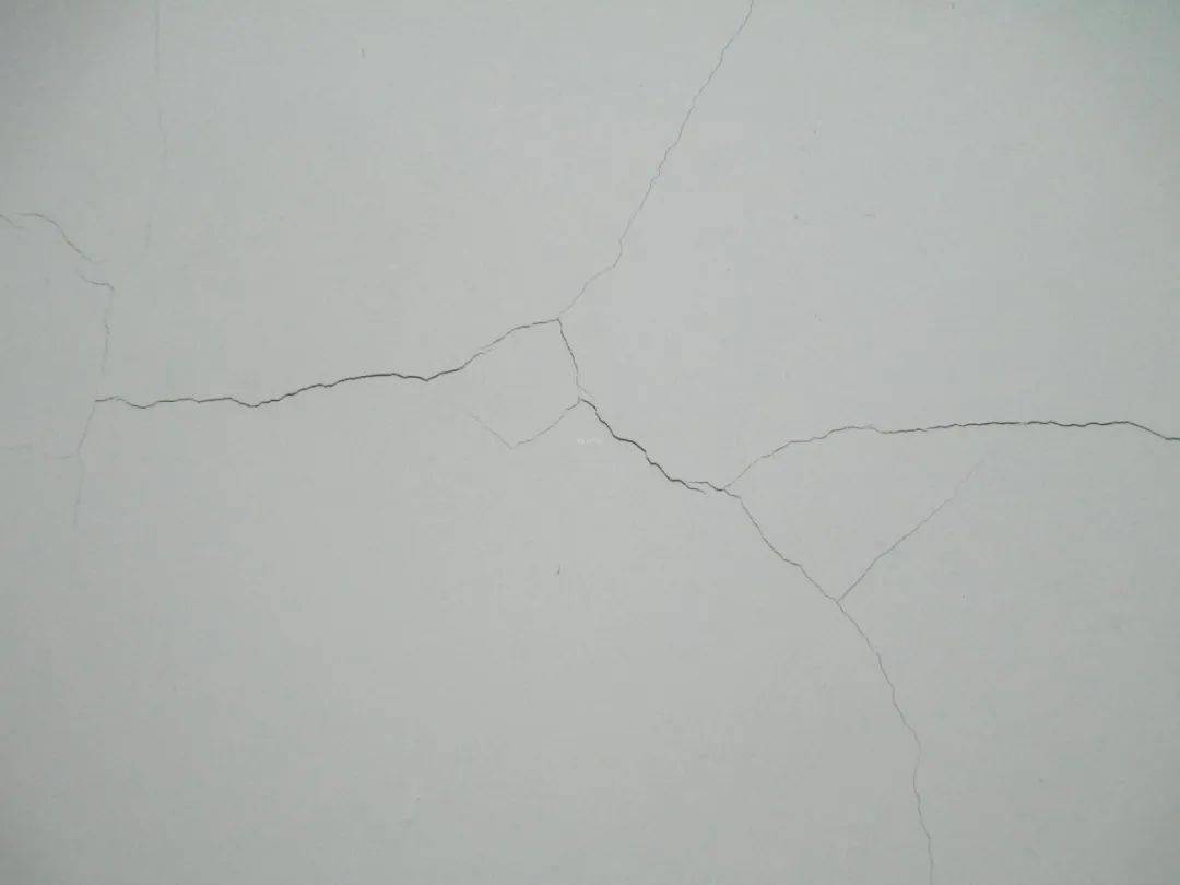 粘结剂施工|冬季供暖后瓷砖变形,墙体开裂怎么办?_变化_温度_问题