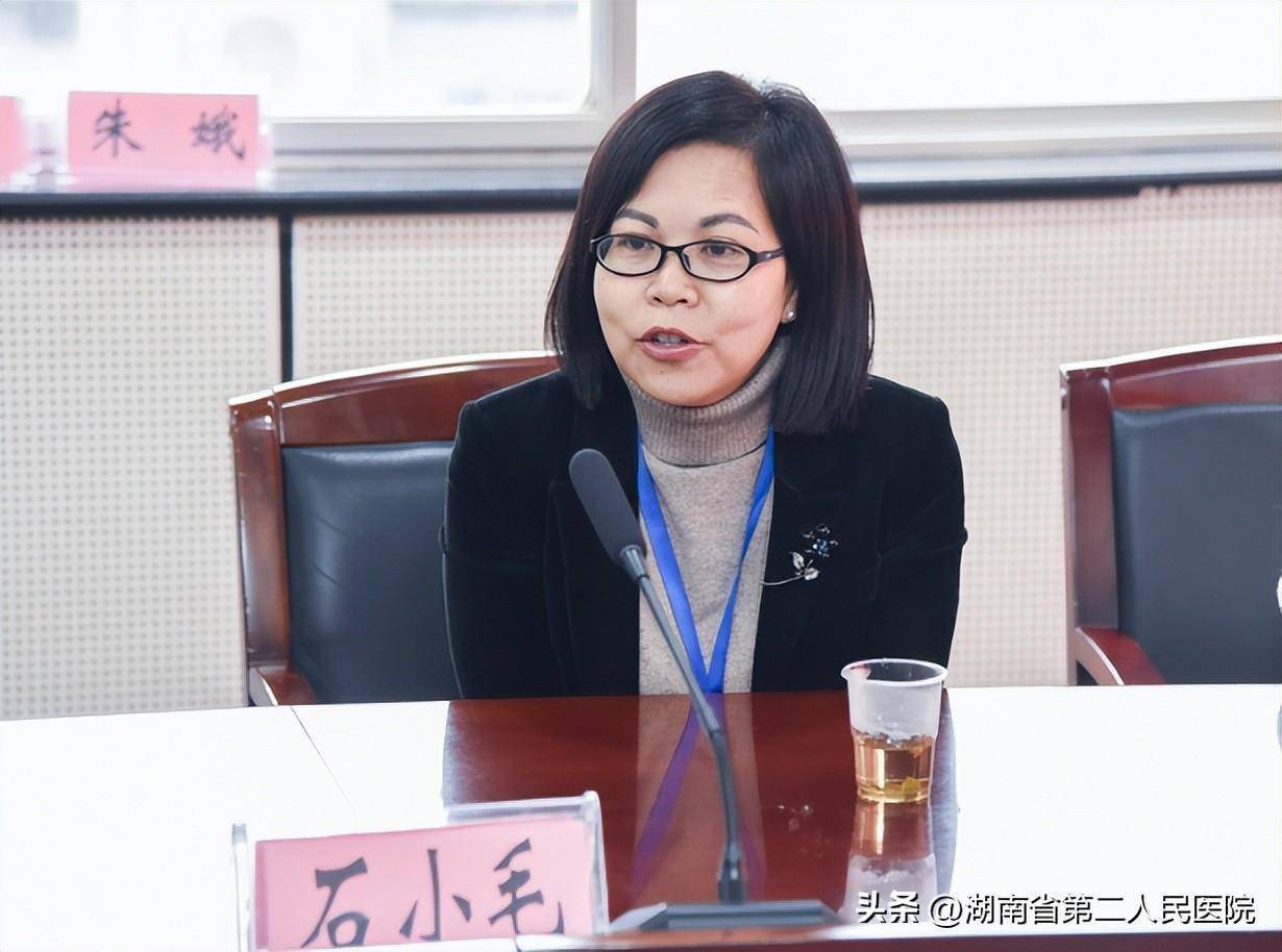 医院副院长石小毛出席了见面会,3名临床跟班实践学员参加了会议