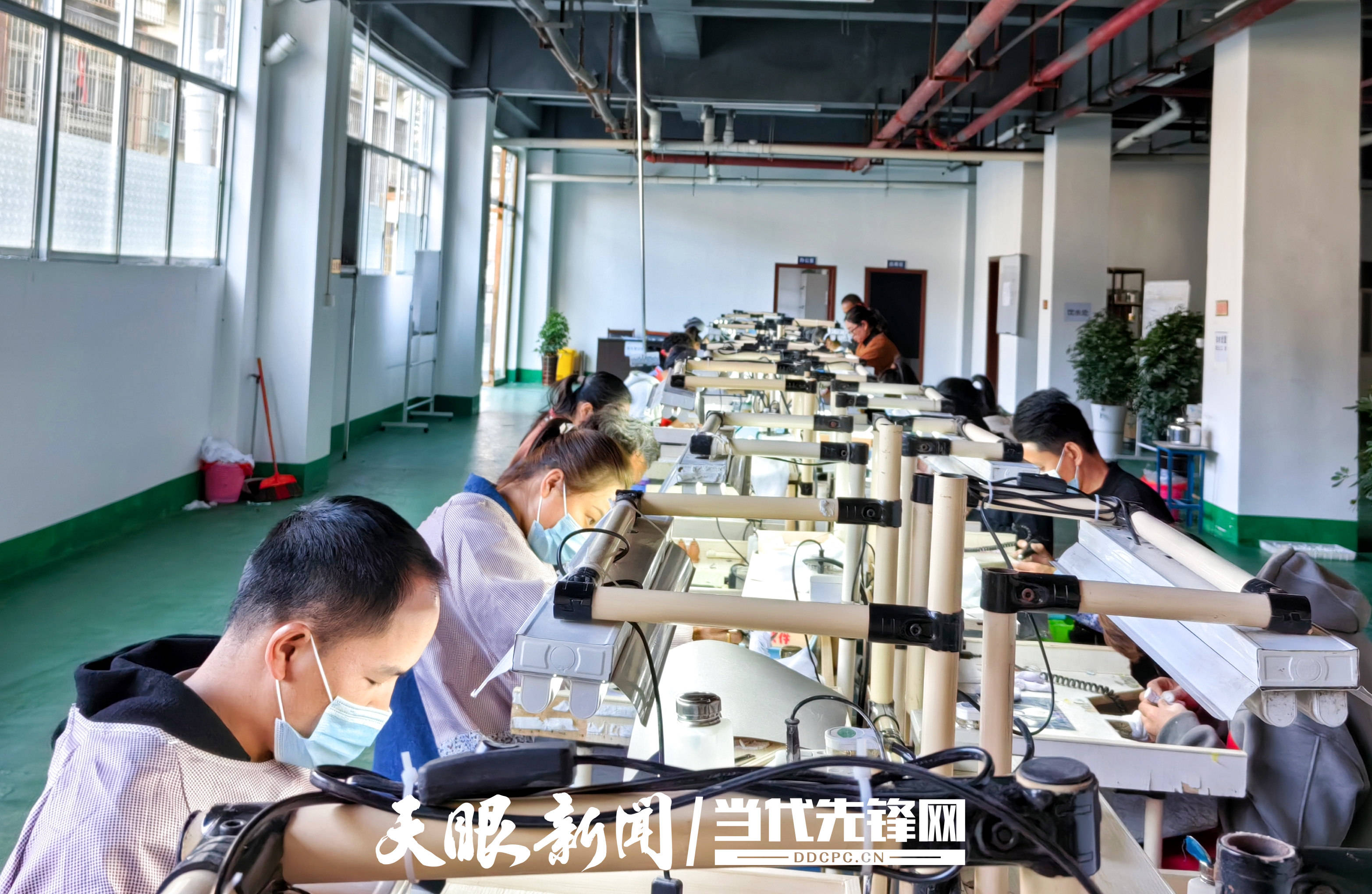 毕节高新区:"小车间"链起"大民生"_就业_龙山社区_手工