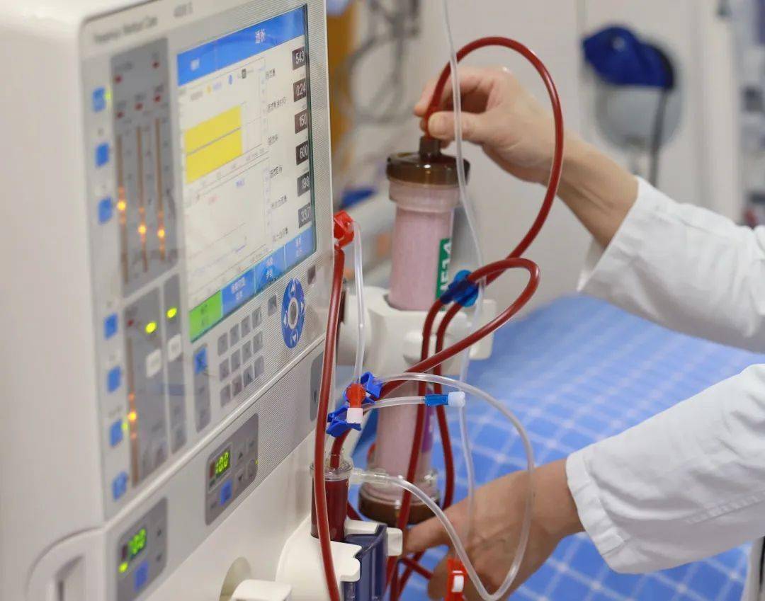 夜间透析服务每周安排在周一,周三,周五晚上,每晚工作时间为17:00—24