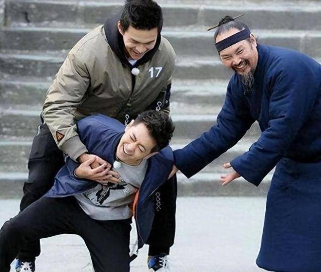 天王郭富城和奥运冠军孙杨在武当山相遇,真是最萌身高差啊!