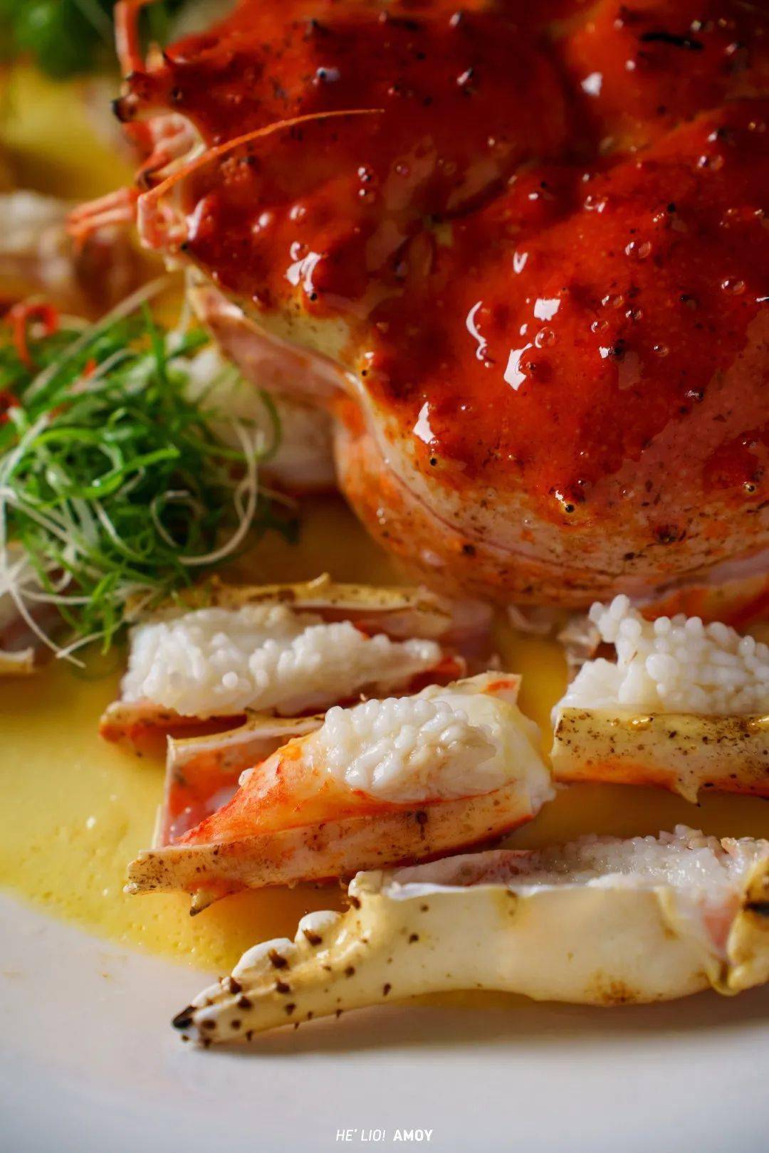 1 「 虾汤蒸帝王蟹」原汁原味代表作品,「虾汤蒸帝王蟹」一上桌,艳红