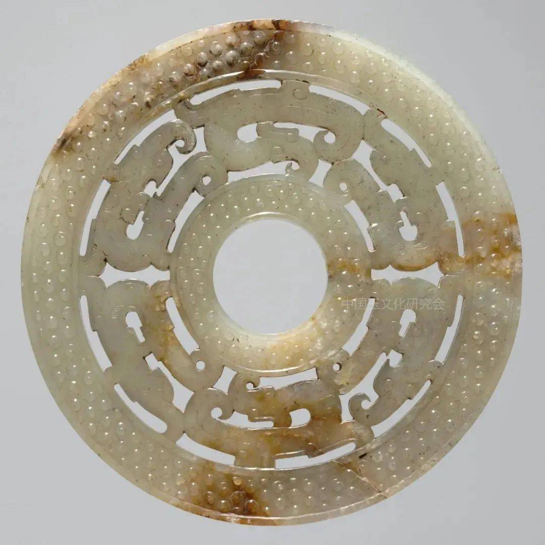 战国 · 玉透雕龙纹玉璧战国至西汉 ·带套环的玉印章 2 x 2 cm战国