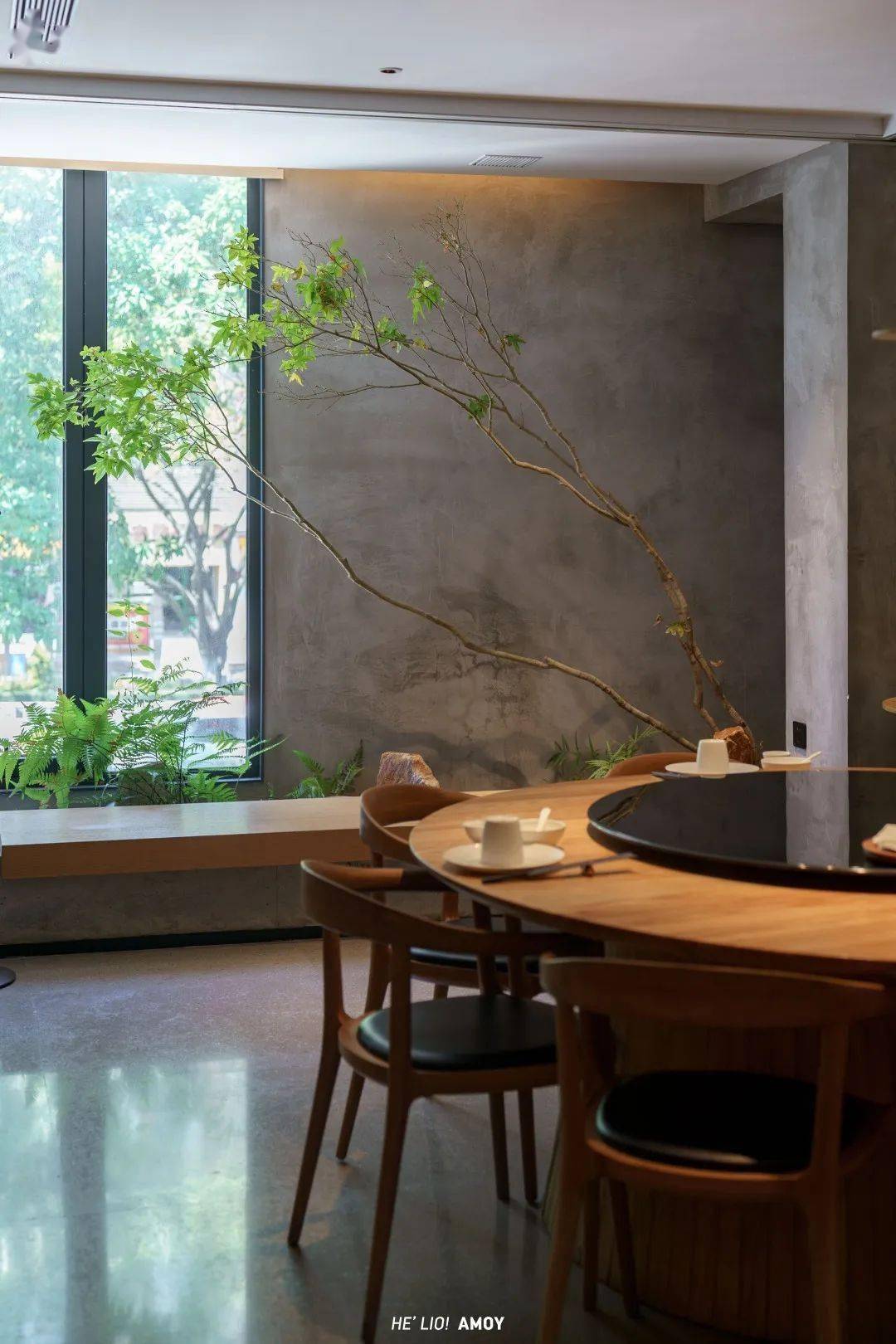 一口肥肠,一口牛肚菌,细微的油脂在口中迸发.