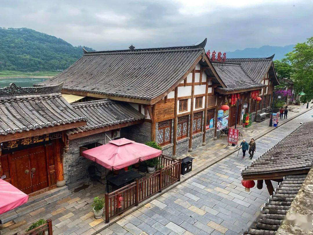 古镇的千年繁华拐了个近乎90度的弯在巴南区木洞镇绕过重庆朝天门码头