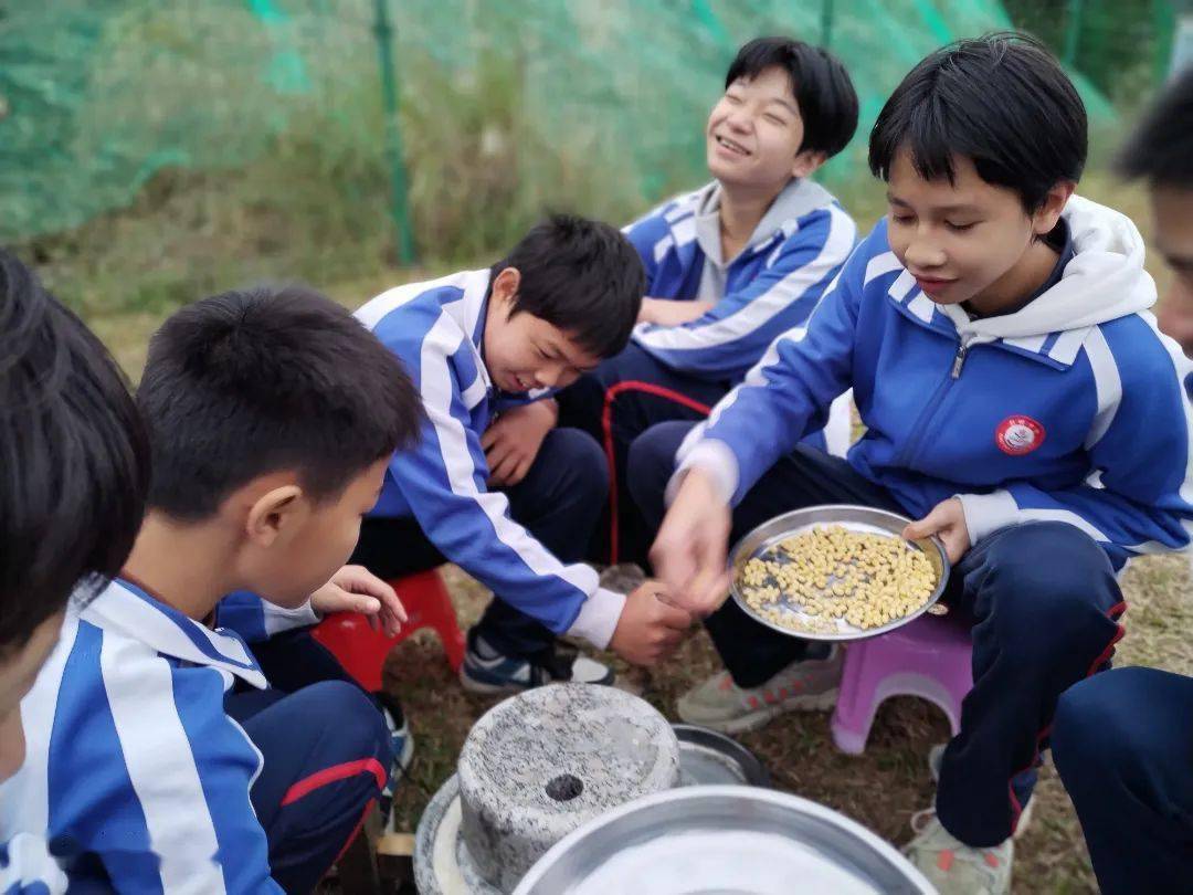 為期3天的研學實踐活動來到足球小鎮研學實踐基地共471名同學安流中學