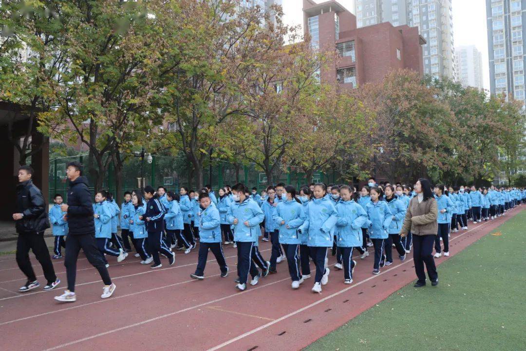 阳光体育·青春飞扬——经开一校初2026届七年级冬季