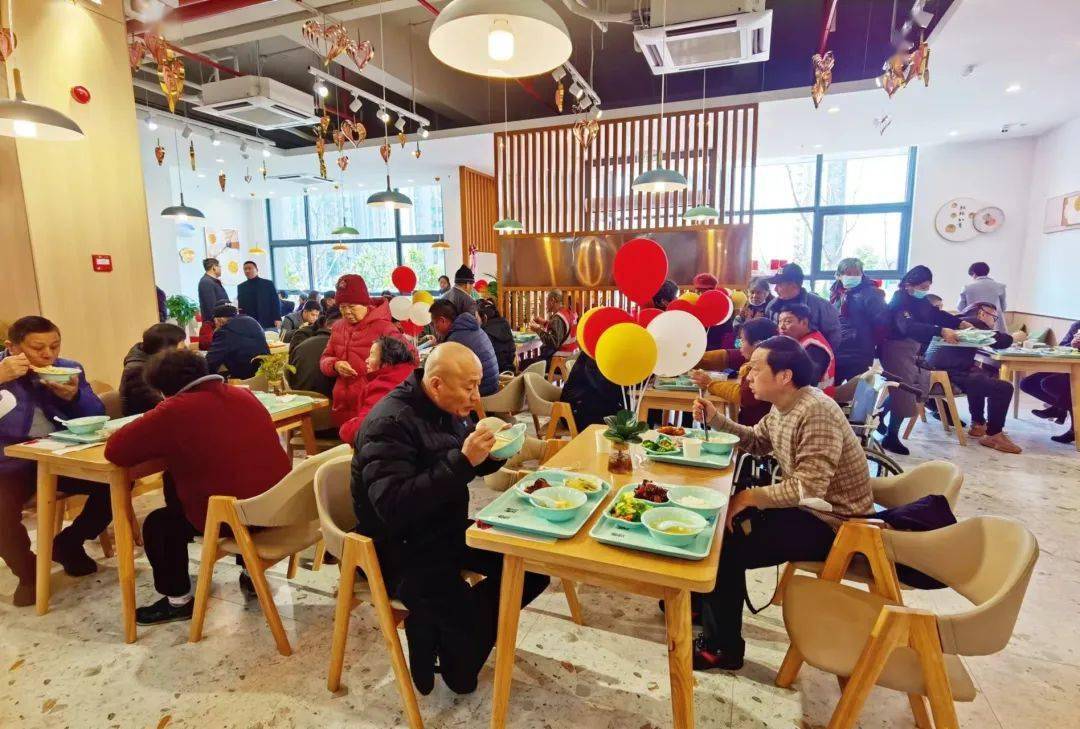 老龄化社区多,老年助餐服务需求强烈……近年来,上海市闵行区积极发展
