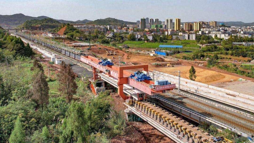 汉巴南铁路南巴段主线桥梁架设完成 预计明年通车