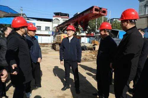 本网讯(通讯员 何勇辉 刘瑛)11月17日上午,宁远县委书记胡勇刚带领