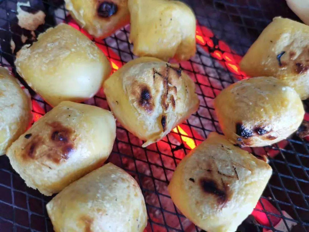 包浆豆腐,金条豆腐,干浆豆腐,臭豆腐香米粑粑,糯米粑粑,豆沙粑粑,老鼠