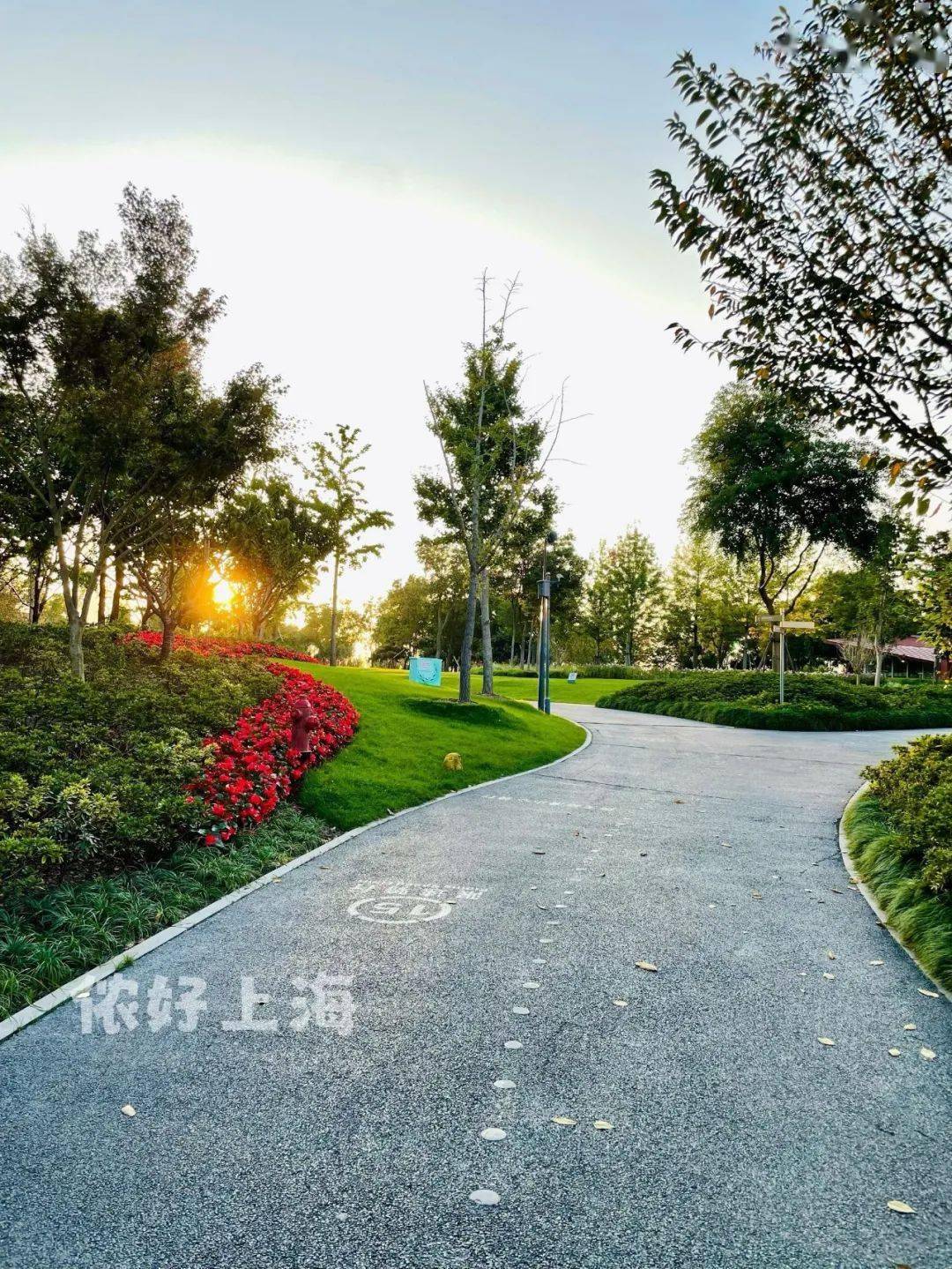 不一会儿就能看到东岸绿道.