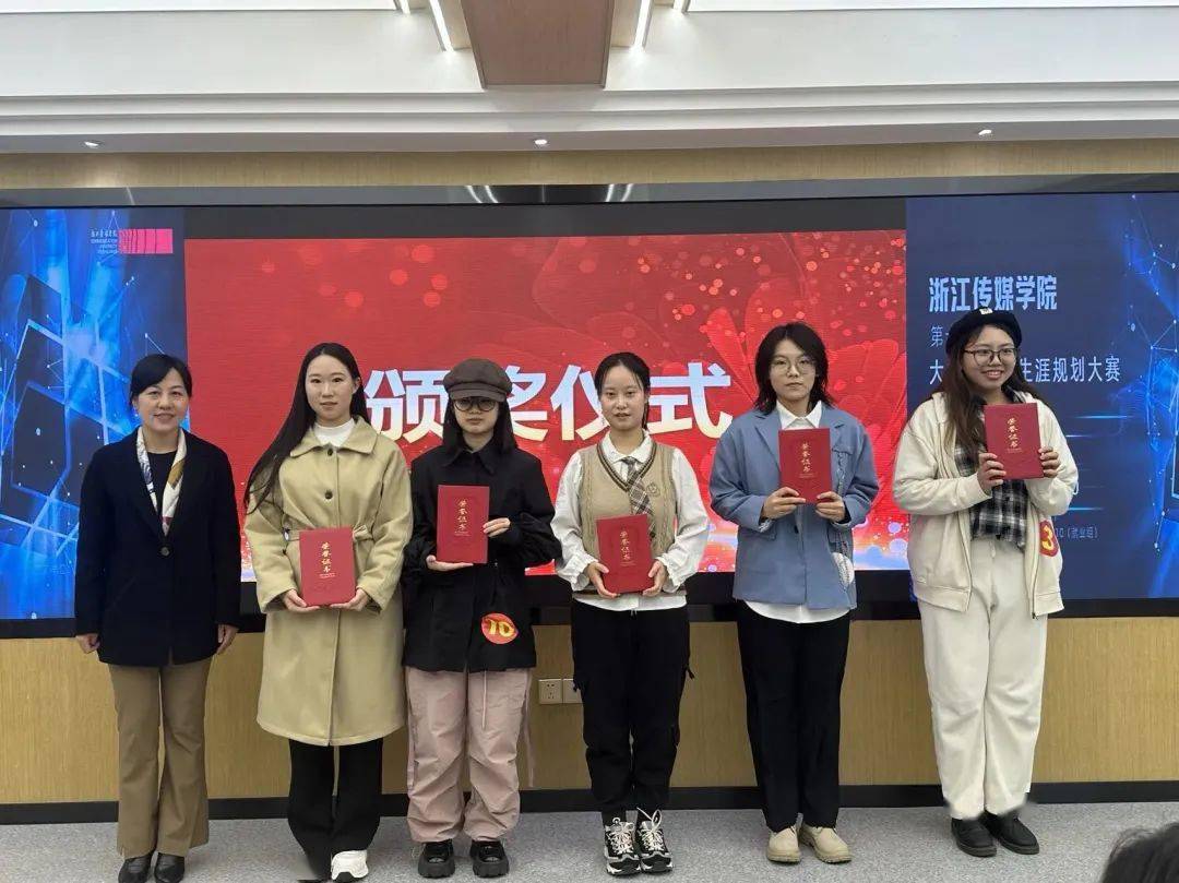 曾想越 金玉桐 谢思琳经过激烈的角逐,成长赛道中播音主持艺术学院李