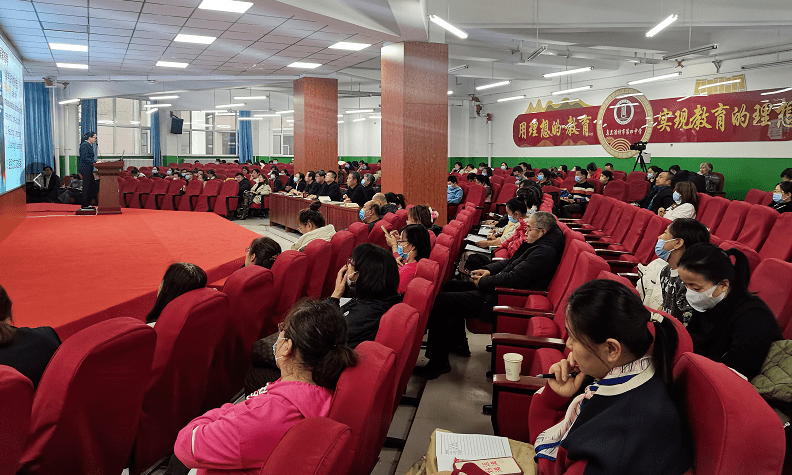 引水兴波 教海扬帆——乌兰浩特市第四中学教师队伍素质提升工程之