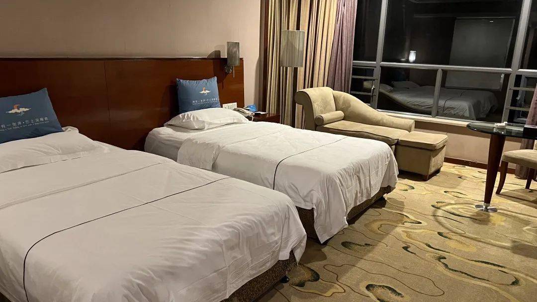 自治县(车程约1小时),前往游览【蚩尤九黎城景区】(游览时间不少于1