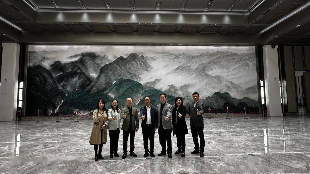 广东省未来设计研究院院长胡晓陪同国家商务部服贸司朱光耀等领导一行