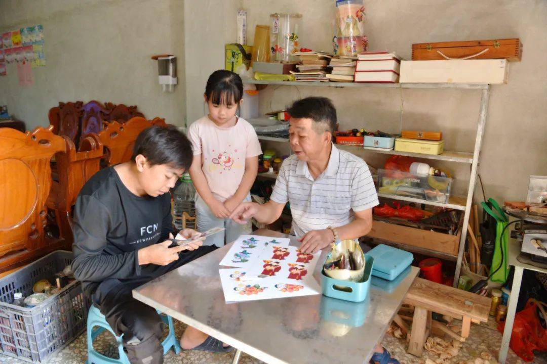 匠心传于指间 光影流转百年——探秘丰顺埔寨走马灯_张仁_传统_元素