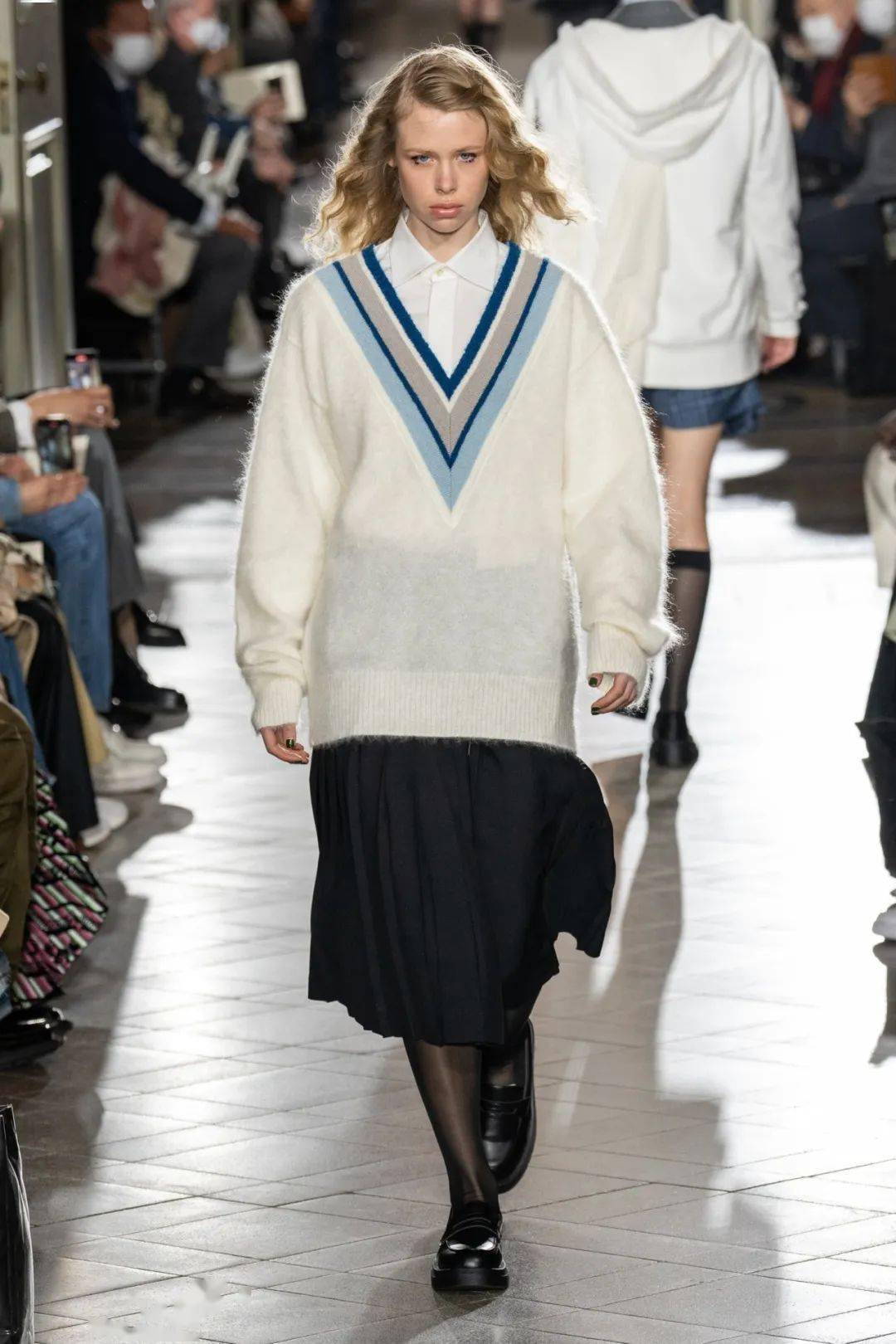 秀场上的30套时尚毛衣针织衫_合作_星标_趋势