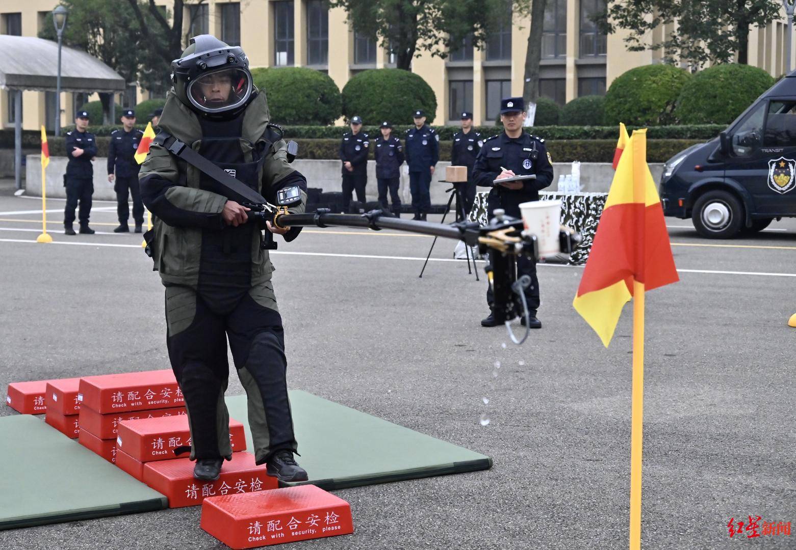 成都399名特巡警大比武_射击_手枪_警犬