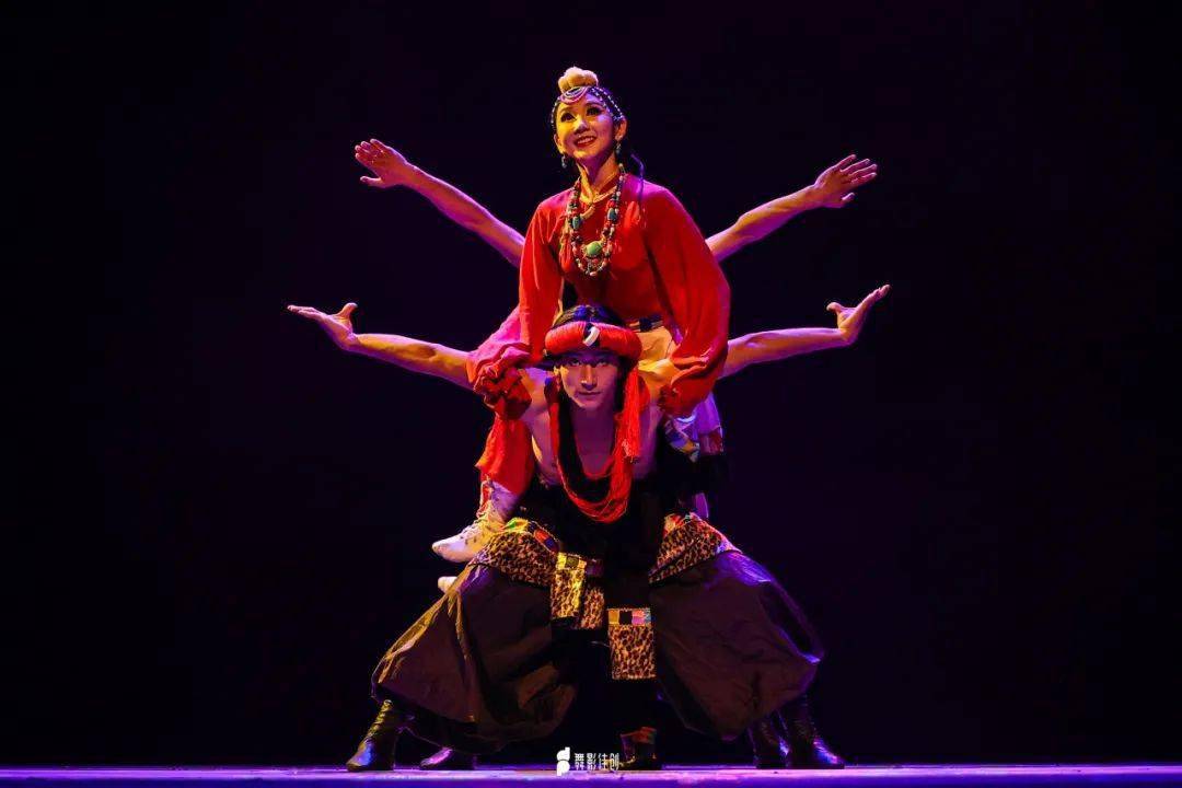 木里达西指导教师:古丽米娜·麦麦提05藏族三人舞《三个老阿佳》表