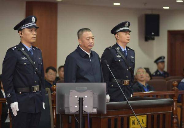 21年受贿7940万余元，广东省人大常委会原副主任李春生受贿案一审开庭