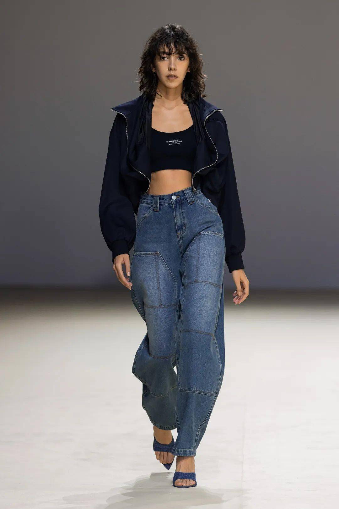 秀场| 时尚牛仔阔腿裤合集_面料_套装_感觉