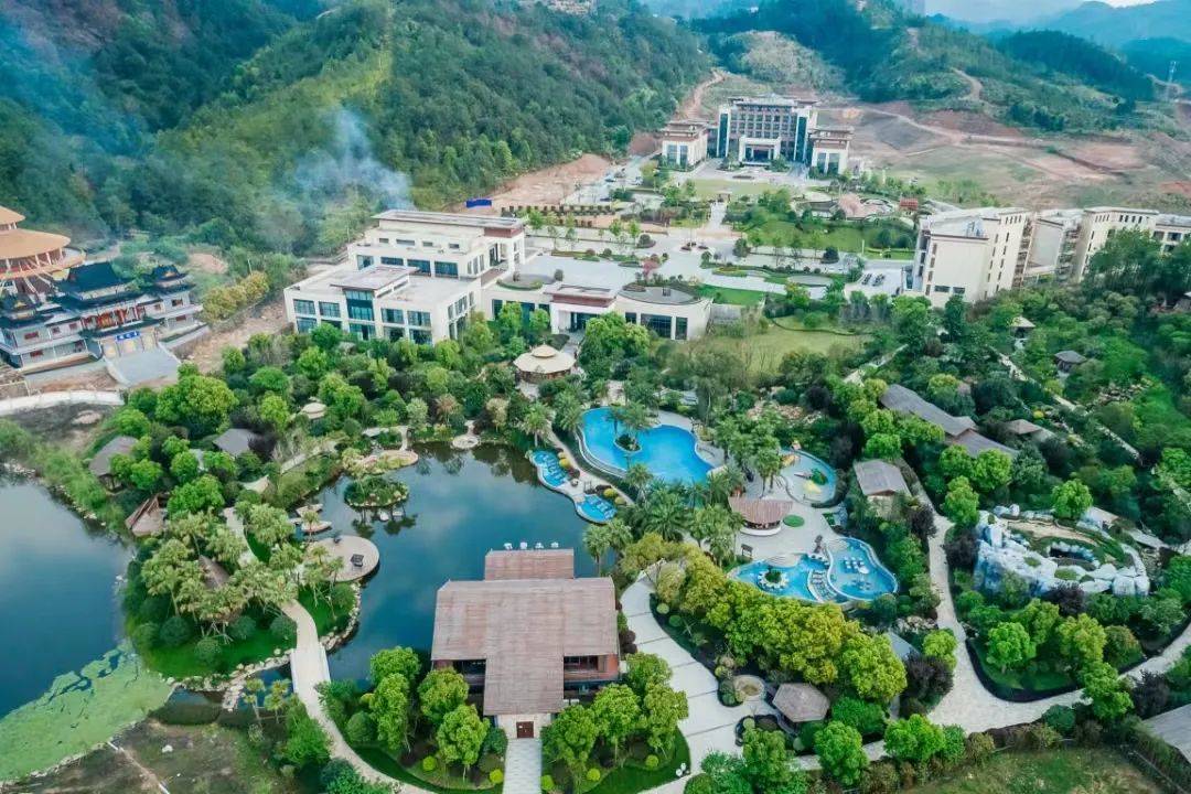 丹霞仙境坐享5000亩汉仙温泉小镇原生态森林八仙钟离道场汉仙温泉度假
