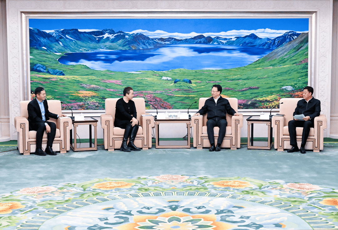 景俊海胡玉亭会见梅花生物科技集团董事长王爱军一行并共同见证签约