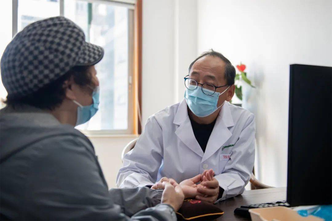 仪式结束后,浙江省中医院沈敏鹤教授等多位名医来到门诊坐诊,多位执行