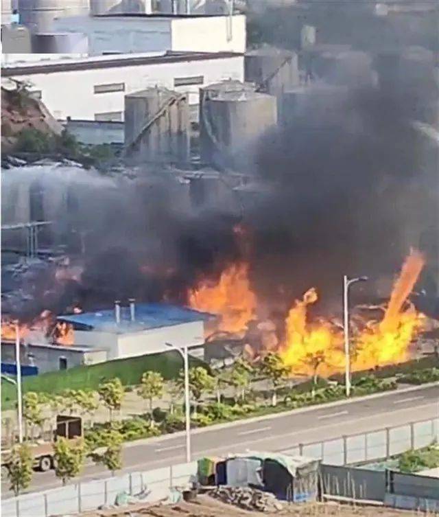 四川省泸州市龙马潭区国之荣耀酒业有限公司实验区域发生火灾,造成4人