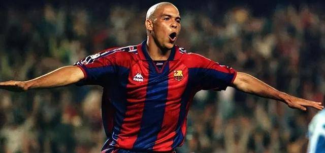 如神一般的存在,梅西c罗无法匹敌,足坛外星人罗纳尔多有多强?_比赛_球