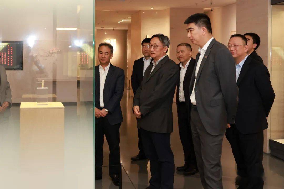 交通银行副董事长,行长刘珺同志一行到云南白药集团总部调研和交流