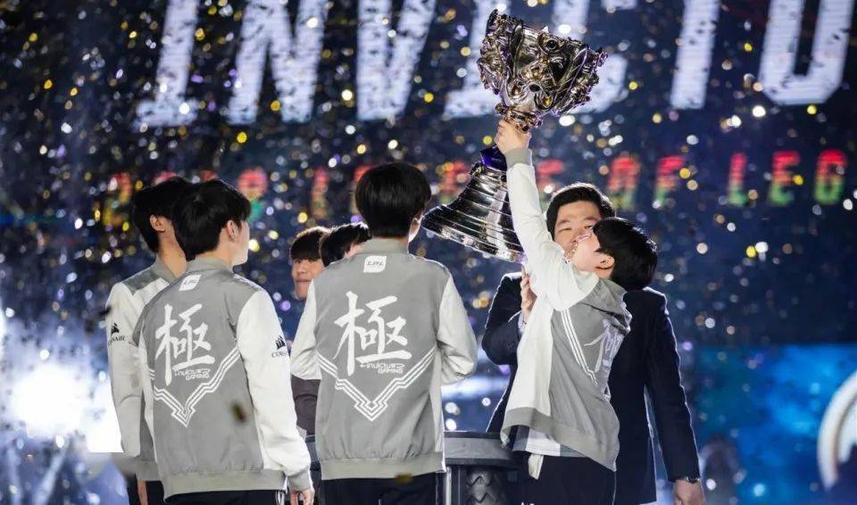 theshy心碎一幕被公开,被zeus碾压后,彻底破防,这次