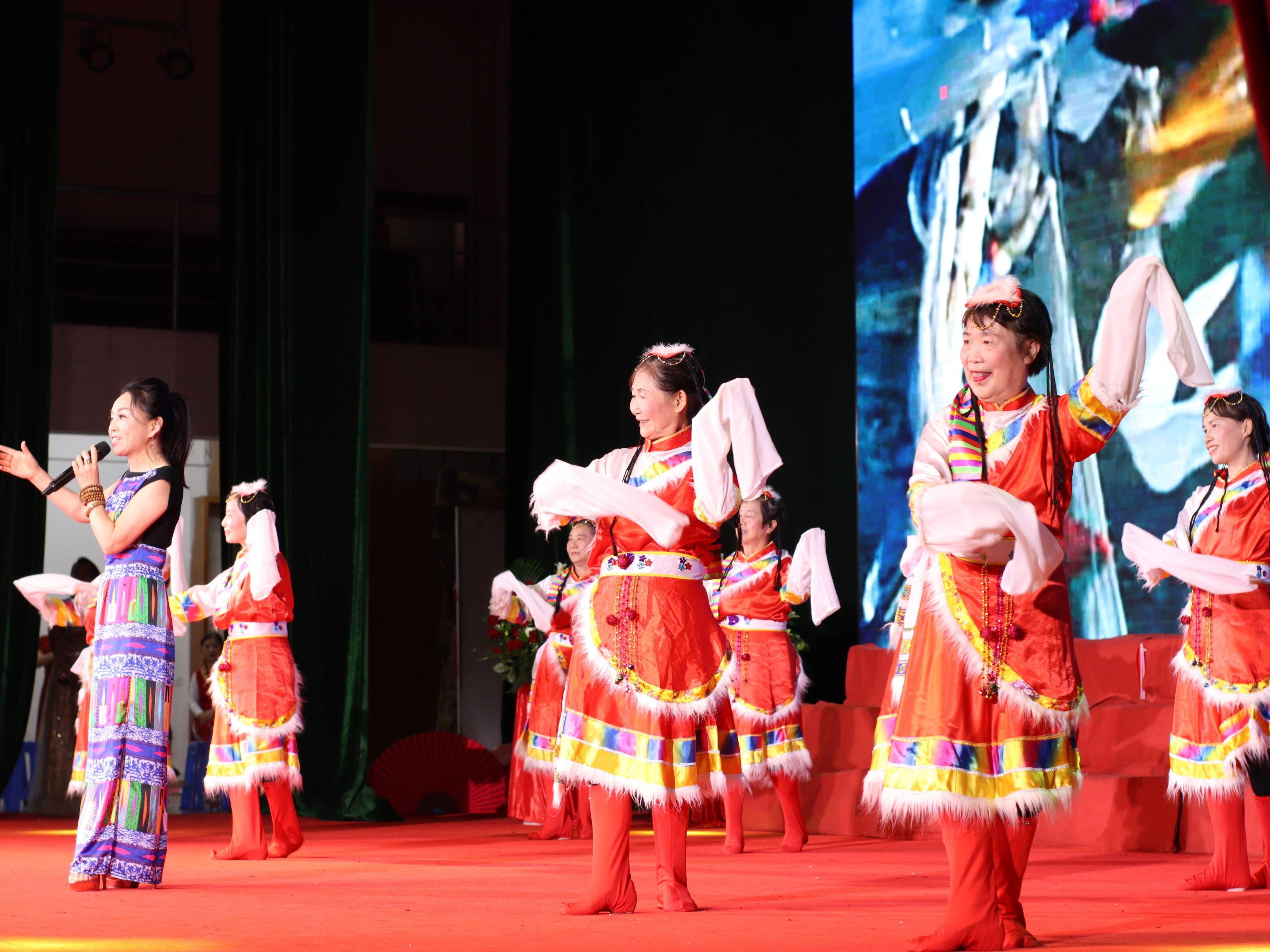 老年大學音樂會開進順德校園_表演_張豔青_實驗