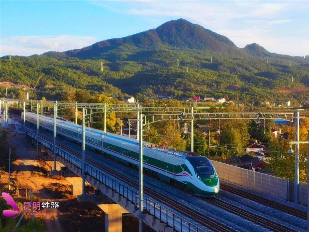 丽香铁路起自云南省丽江市玉龙纳西族自治县丽江站,接入云南省迪庆