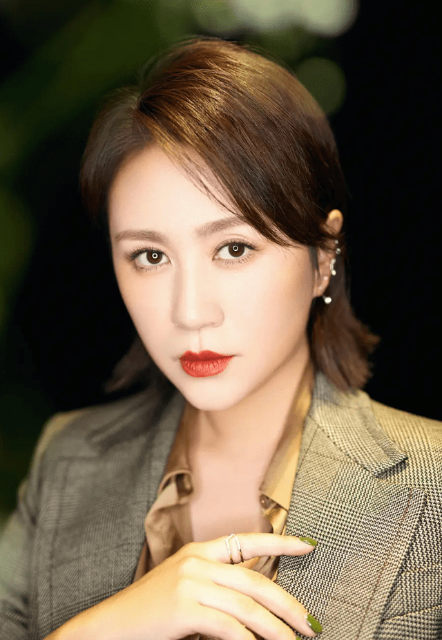 演员马丽:国家一级演员,被丈夫宠爱31年,戏红人不红也幸福_生活_演艺