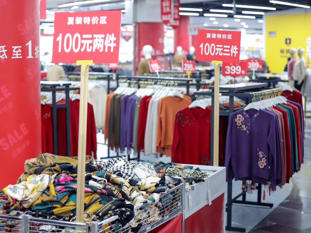 蓝岛奥莱集合店羽绒服专场2000平羽绒服广场,鸭鸭,雅鹿,杰奥,凯慕狮