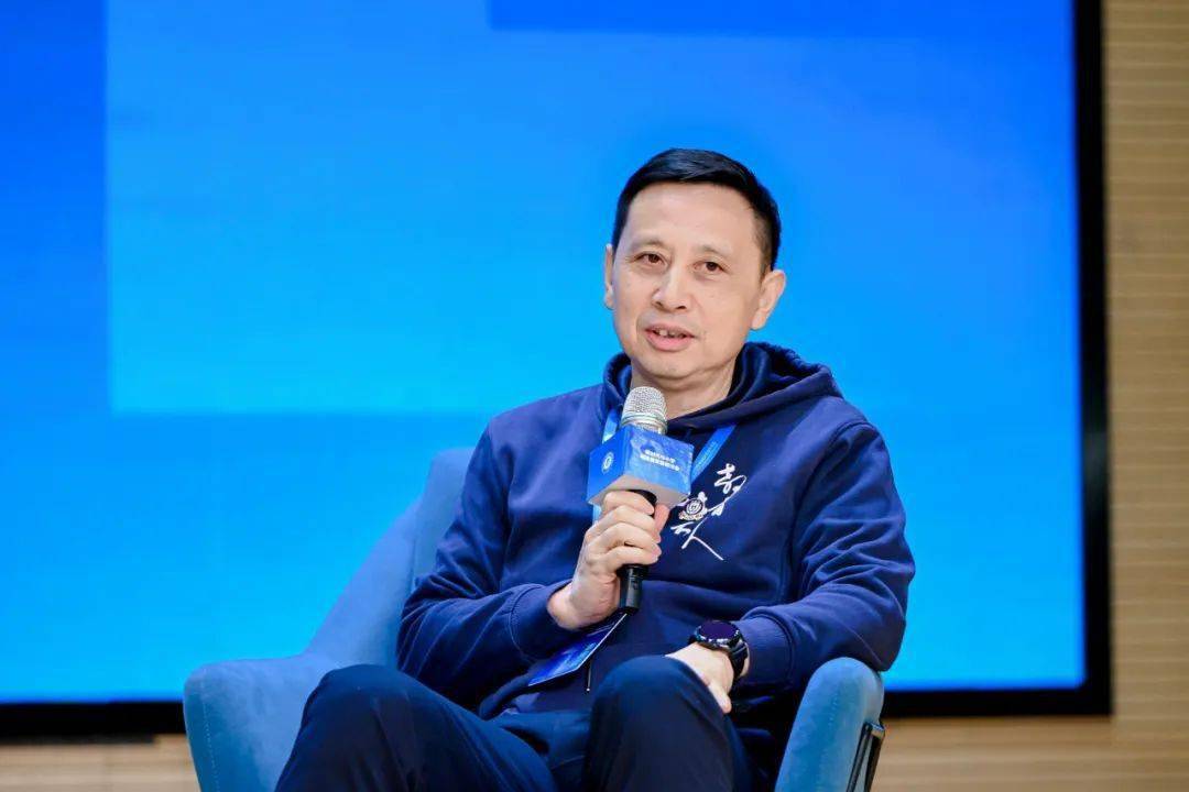 黄山新教育学校校长方俊,副校长项繁荣参加新时代中小学高质量发展