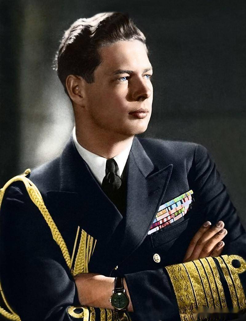 1927年斐迪南一世去世,临终前他让6岁的孙子米哈伊继位,并让次子