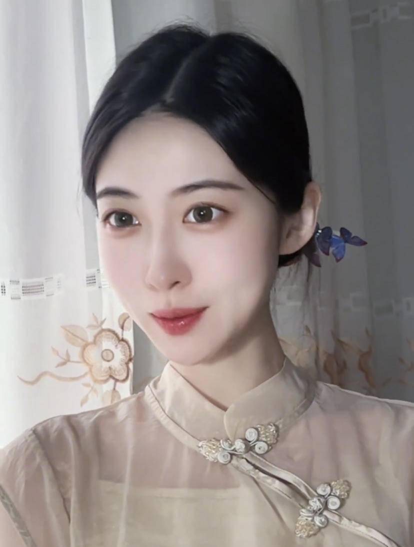 来百度app畅享高清图片刘书含在直播间唱戏刘书含出生于沈阳,4岁开始