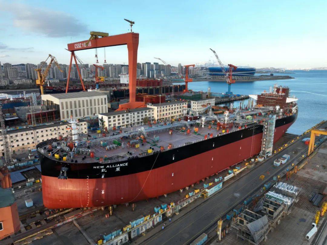 5万吨原油船4号船下水_造船_生产_大连