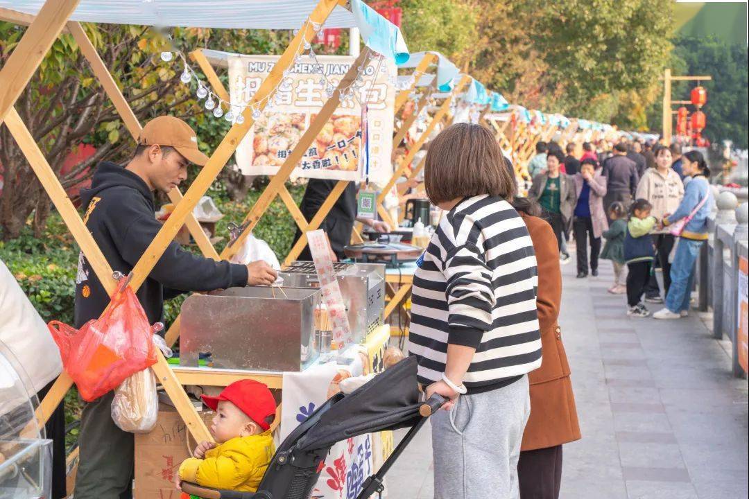 走,溜摊儿去……百花街百花河畔,钱库镇百花市集热闹开张