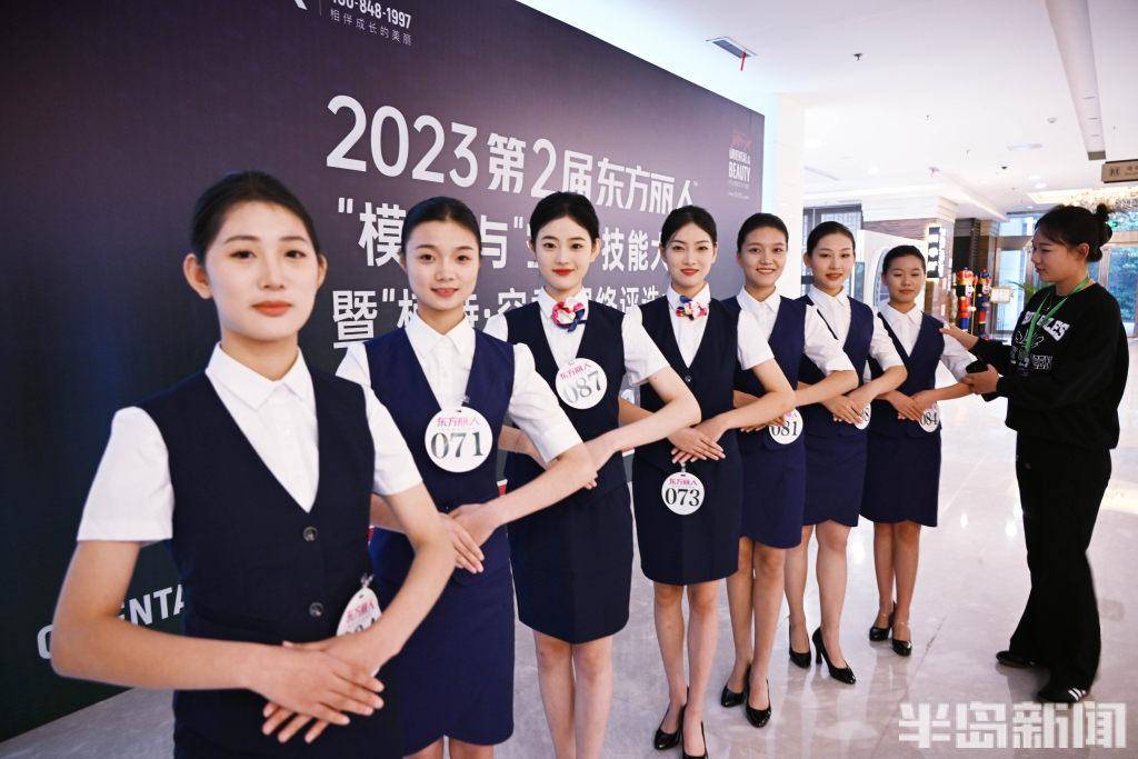 青春风采!400余考生角逐模特与空乘技能大赛_专业_选手_才艺